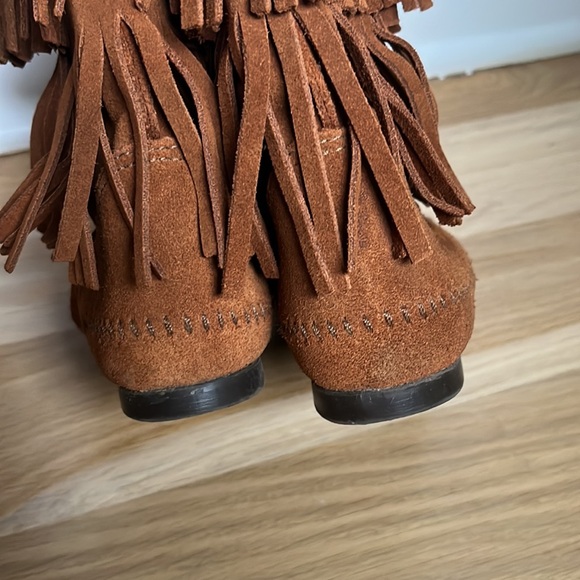 Like New Minnetonka suede fringe boots - Picture 6 of 7